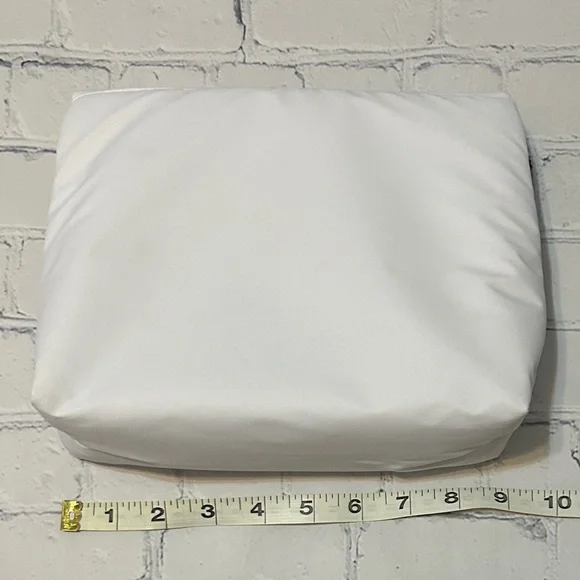 New Dior Pouch & Beauty Bundle With Dior Hydra Life Micellar Cleanser (10 Items) - Picture 4 of 16